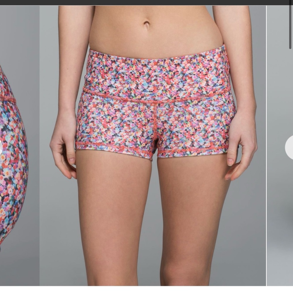 Lululemon Women’s Floral Pink Spandex Sport Workout Shorts size 8
